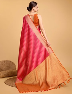 Sari Tradicional KV de Seda Litchi Kanjivaram Rosa con Diseño Pintado a Mano para Fiestas y Blusa sin Coser - Product Image 2