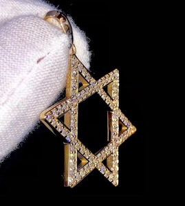 Colgante de Moissanita Estrella de David, Plata 925, Bañado en Oro de 18K, Corte Brillante Redondo, Engaste de Garra, Lujo, Unisex, Amuleto de Buena Suerte - Product Image 3