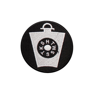 Écusson brodé présentant un motif de clé maçonnique avec l'inscription « HTWSSTKS » - Product Image 1