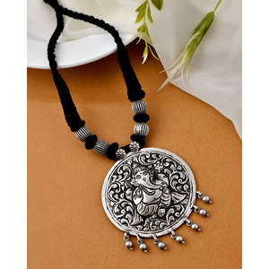 Collier pendentif fin en argent Meera Jaipur Ganesha Chitai - Product Image 3