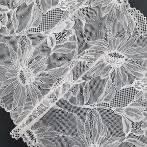 Tissu en dentelle florale large 23 cm extensible Spandex/Nylon léger pour lingerie, robes, mariages, élégant bord festonné - Product Image 2