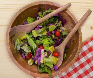 Bol à salade en bois poli fait main de qualité supérieure, bord naturel, pour servir les fruits, minimaliste, écologique, compatible four, pour la table - Product Image 6
