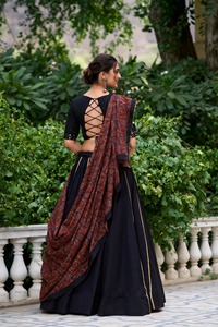 Lehenga Choli en coton noir uni pour femmes avec détails Gota Patti - Product Image 2