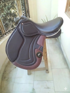 Silla de Montar Inglesa de Cuero Genuino Premium para Doma y Salto, con Logotipo Personalizado, Tamaños Variados, Superventas - Product Image 1