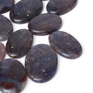 Radha Arts – Pierres précieuses en vrac de qualité supérieure, 100 % naturelles, marron, scintillantes, Iolite, Pierre de soleil, Opale, Cristal, formes variées, effet Schiller - Product Image 3