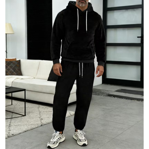 Ensemble de survêtement en velours pour homme moderne avec un design élégant pour les occasions décontractées et les tenues de détente - Product Image 3