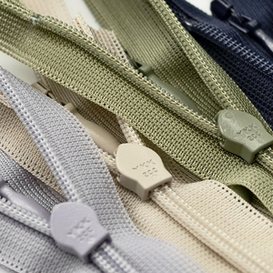 Cremallera invisible de nailon multicolor, cremallera oculta en espiral, accesorios de costura para prendas, venta al por mayor, OEM, color y longitud personalizados - Product Image 2