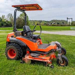 Tondeuse autoportée Kubota neuve à rayon de braquage zéro, moteur essence 25 CV, coupe-herbe commercial 60 pouces - Product Image 4
