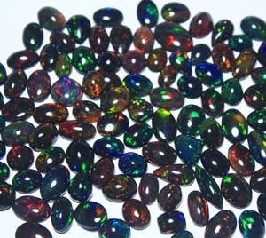 Opale noire naturelle éthiopienne, cabochon multi-feu, formes variées, qualité supérieure pour la fabrication de bijoux - Product Image 4