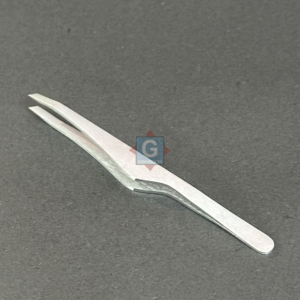 Pince à épiler inclinée en acier inoxydable Gray Rocks, faite à la main, avec poignée confortable, réutilisable - Product Image 2