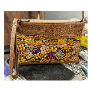 Bolsos de Mensajero de piel de vaca de diseñador de estilo bohemio indio elegante para mujer, bolso de hombro Banjara de cuero hecho a mano con flecos - Product Image 4