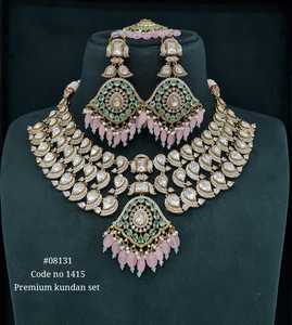 Ensemble de collier et boucles d'oreilles Kundan de qualité supérieure 08131, ensemble de bijoux en laiton avec pierres en moissanite pour mariage, fiançailles, fête - Product Image 5