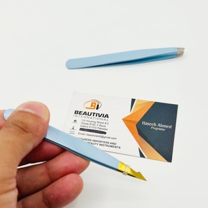 Pinzas para Cejas Ligeras de Acero Inoxidable para un Afeitado de Precisión, Nuevo Diseño, Color Personalizado, Estampado de Corazón, Pinzas Inclinadas para Cejas - Product Image 2