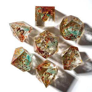 Ensemble de dés en résine de style boutique, dés polyédriques en résine personnalisés avec remplissage pour jeux de table de luxe, fournisseur en gros d'accessoires de jeu - Product Image 1