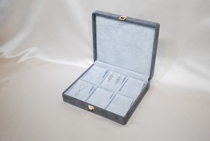 Boîte organisatrice de colliers japonais compatible avec pendentif rectangulaire imprimé, six compartiments et finition en velours, 243x213x50mm - Product Image 5