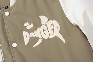 เสื้อแจ็คเก็ตวินด์เบรกเกอร์ทรงบอมเบอร์ปักลายบาสเก็ตบอลสำหรับผู้ชายไซส์ใหญ่ ตกแต่งด้วยผ้าปะติดด้านหน้า ทรงโอเวอร์ไซส์ - Product Image 2