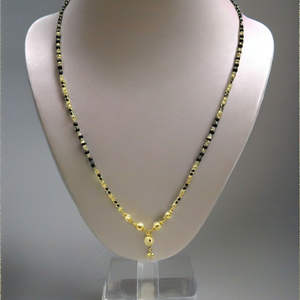 Joyería Clásica India Mangalsutra de Oro, Sofisticado Collar de Cuentas Negras, Exquisito Colgante de Oro para Mujeres Casadas - Product Image 3
