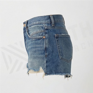 Shorts en jean pour femmes, tendance, sexy, couleur personnalisée, en coton denim, style décontracté streetwear, pour un look estival stylé et branché - Product Image 3