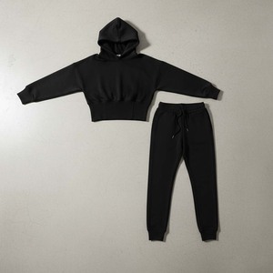 Conjunto de Sudadera con Capucha y Cintura Ajustada para Mujer, Dos Piezas, Sudadera Corta Ajustada y Pantalones Deportivos, Elegante Conjunto de Ropa Deportiva de Felpa - Product Image 4