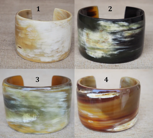 Bracelet manchette en corne de buffle naturelle par Decor World Expo - Product Image 2