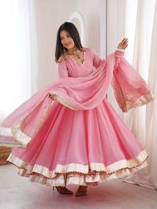 Ensemble Anarkali Lehenga en Soie Organza Tabby avec Broderie Miroir, Anarkali Lehenga de Créateur avec Gota Patti, Ensemble 3 Pièces en Dentelle Lourde - Product Image 3