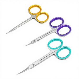 Tijeras para Cutículas de Uñas con Bajo MOQ, Hoja Curva Afilada de Acero Inoxidable, Mango Colorido con Asas, Diseño Sostenible para Diestros - Product Image 1