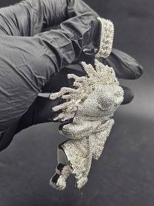 จี้รูปตัวการ์ตูนขนาดใหญ่ประดับเพชรเต็มตัว จี้ฮิปฮอปประดับเพชรโมอิสซาไนต์แบบเต็มตัว จี้รูปคนแบบกำหนดเองพร้อมห่วงบาแกตต์ - Product Image 2