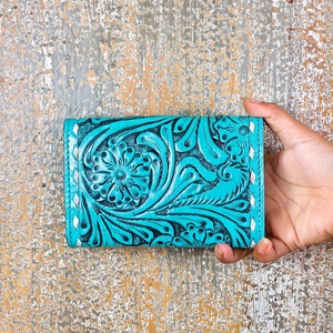 Cartera de Cuero Genuino de Primera Calidad para Mujer, Estilo Vaquero, con Diseño Floral Hecho a Mano, con Correa para la Muñeca, para Viajes y Organización - Product Image 4