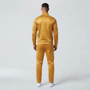 Conjunto Deportivo Personalizado para Hombre, Chaqueta Cortavientos con Cuello Alto y Pantalones Deportivos Tejidos a Juego - Product Image 3
