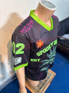 Maillot de football unisexe Spooky Island sublimé, col en V, manches courtes, imprimé crâne, maille respirante, anti-humidité, écologique, grandes tailles, sport - Product Image 3