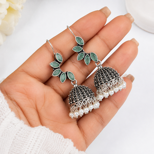 Pendientes Jhumka de Piedra Verde Menta Oxidada |   Pendientes de Perlas Étnicos Estilo Boho - Product Image 1