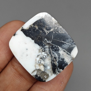 Cabochon en pierre précieuse de buffle blanc pour la fabrication de bijoux 26x24x4 mm. 24 Ct. E1251 - Product Image 2