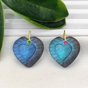 Colgante de Labradorita en Forma de Corazón de 20 mm - Proveedor de Joyería con Dijes de Corazón Chapados en Oro - Product Image 1