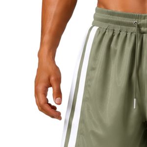 Shorts de basket-ball pour hommes personnalisés en vert sauge avec bande latérale blanche, shorts d'entraînement sportifs, taille élastique, vêtements de sport, vêtements de fitness - Product Image 3