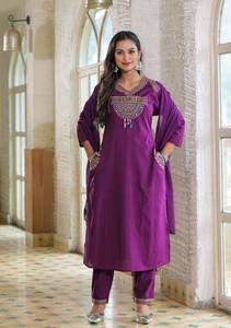 Conjunto de Kurti, Pantalón y Dupatta Jaipuri Tradicional Premium de Algodón Sólido Bordado para Mujer Twinfeet, de Secado Rápido, Largo hasta la Rodilla, Corte Regular - Product Image 2
