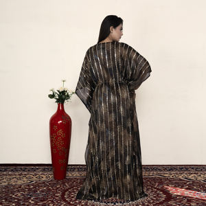 Caftán bordado con papel de aluminio Rangoli, con drapeado, rayas brillantes subtiles, mangas relajadas, caída elegante, perfecto para ocasiones festivas. - Product Image 5