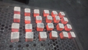 Experimente el lujo del carbón de cáscara de coco indonesio para shisha, combinado con una cachimba de bambú natural - Product Image 6