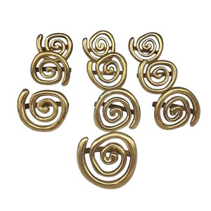 Juego decorativo de 10 servilleteros de aluminio curvos con acabado dorado para decoración, regalos y bodas. - Product Image 1