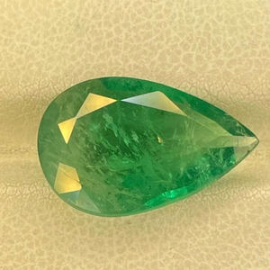 Esmeralda zambiana natural verdosa de corte pera de 17.50x11.40MM. 5.25 quilates. Esmeralda para joyería. - Product Image 1
