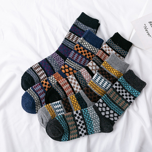 Calcetines de lana 100% personalizados al por mayor, calcetines de invierno de lana, diseño colorido, calcetines gráficos de algodón para hombre y mujer - Product Image 6