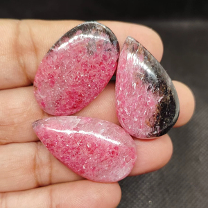 Cabochon carré en rhodonite naturelle rouge, forme coussin, dos plat, calibré, certifié, vente en gros, toutes tailles disponibles - Product Image 1