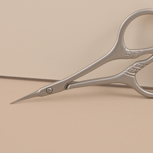 Ciseaux professionnels de manucure et de pédicure gris pour soins des ongles, maquillage et esthétique, ciseaux à cuticules et à sourcils - Product Image 4