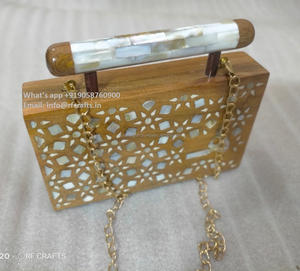 Sofisticado bolso de mano de madera con un hermoso patrón floral de nácar - Product Image 5