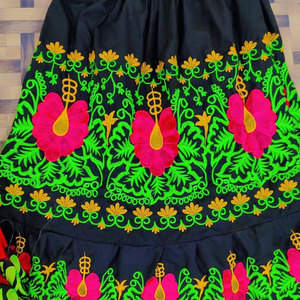 Nuevas faldas estampadas para mujer con bordados, faldas de algodón estampadas de alta calidad para ropa de isla, faldas de isla personalizadas OEM y ODM - Product Image 3