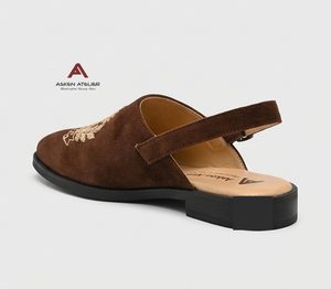 รองเท้า Asken Atelier รุ่นพรีเมียม สีแดงเลือดหมู กำมะหยี่ปักลายโลโก้ พร้อมพื้นรองเท้าบุหนานุ่ม ระบายอากาศได้ดี ซับในหนังแท้ พื้นรองเท้า PU ปิดนิ้วเท้า - Product Image 4