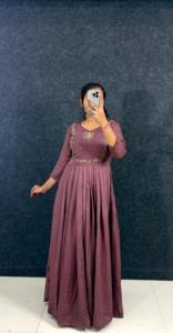 ชุดเดรส Anarkali ผ้าจอร์เจตต์ปักลายสำหรับผู้หญิง สไตล์อินเดีย พร้อมสวมใส่สำหรับงานปาร์ตี้ - Product Image 3