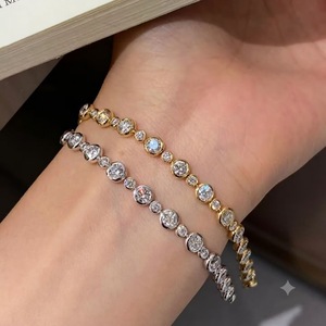 Bracelet de luxe VVS couleur D, délicat, en or 14K 18K, avec diamants de laboratoire taille ronde de 3,5 mm et 2 mm, serti clos, style tennis, certifié IGI - Product Image 3