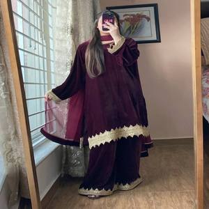 VASTRA COTTAGE Atasan Beludru Desainer dengan Bordir Payet dan Dupatta Georgette, Pakaian Pesta Etnik Bahan Beludru - Product Image 3