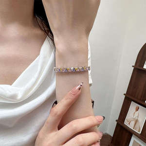 แฟชั่นใหม่สุดหรู สร้อยข้อมือเทนนิสแบบชุบทอง 18K ประดับเพชรหลากสี โทนเหลืองชมพู สำหรับทุกเพศ ดีไซน์แบบ Channel Setting - Product Image 2