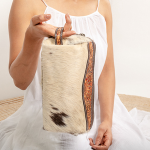 Bolsa de viaje para artículos de aseo hecha a mano con cuero vacuno y detalles en relieve para mujer, estuche de cosméticos de cuero genuino con diseño floral, organizador de maquillaje estilo occidental. - Product Image 2